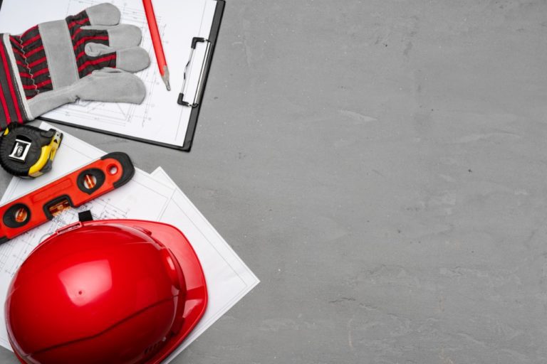 Mão de obra na construção civil – a escassez de profissionais qualificados com a alta rotatividade e o impacto causado no excesso de ações ajuizadas