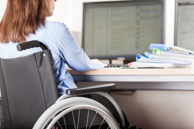 Inclusão de pessoas com deficiência no ambiente laboral