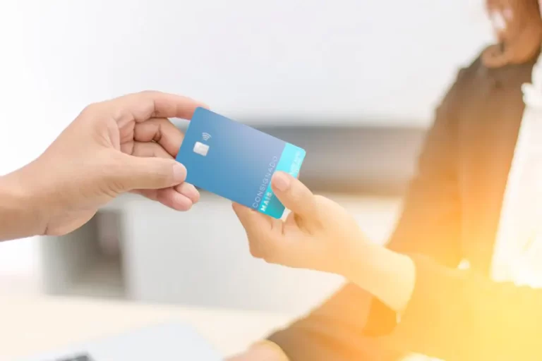 Cartão de Crédito Consignado e Empréstimo Consignado: entenda a diferença