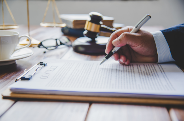 Contratos de adesão e termos de uso em plataformas digitais: a transparência das regulamentações para o consumidor leigo